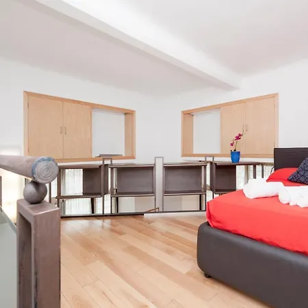 Inviting 3-bed In 4mins To Colosseo Рим