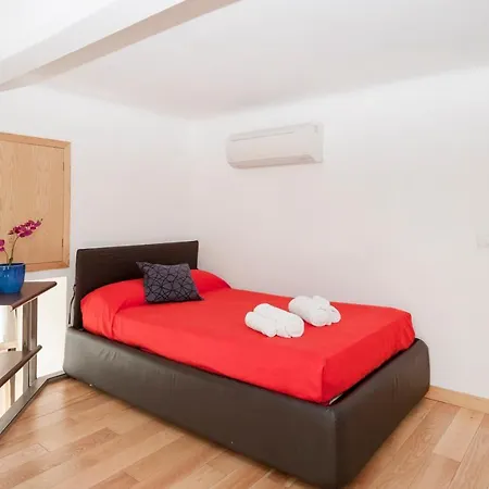 Inviting 3-bed In 4mins To Colosseo Рим