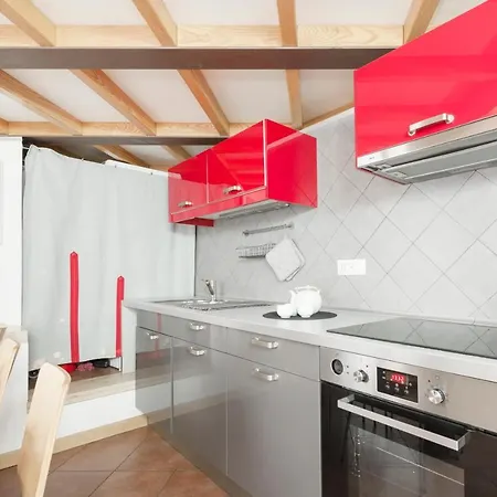 Апартаменты Inviting 3-bed In 4mins To Colosseo