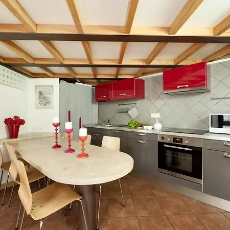 Inviting 3-bed In 4mins To Colosseo Апартаменты *