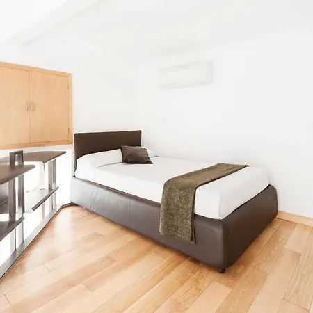 Апартаменты Inviting 3-bed In 4mins To Colosseo *