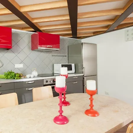 Inviting 3-bed In 4mins To Colosseo Апартаменты