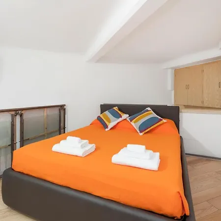 Inviting 3-bed In 4mins To Colosseo Апартаменты *