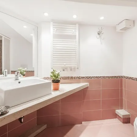 Апартаменты Inviting 3-bed In 4mins To Colosseo